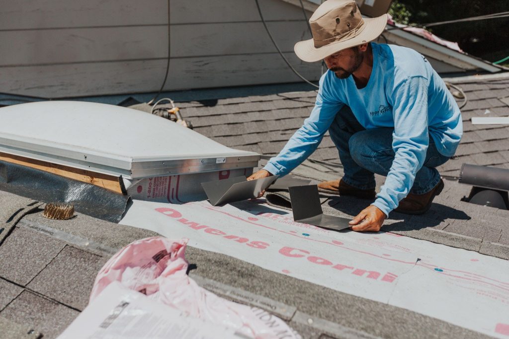 Roof Repair & Replacement in Encino, CA