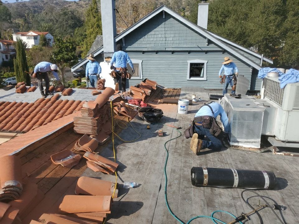Roof Repair & Replacement in Encino, CA